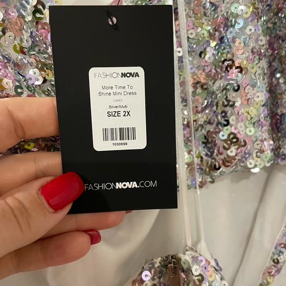 More time to shine mini dress never worn! Still with tags - Picture 2 of 6